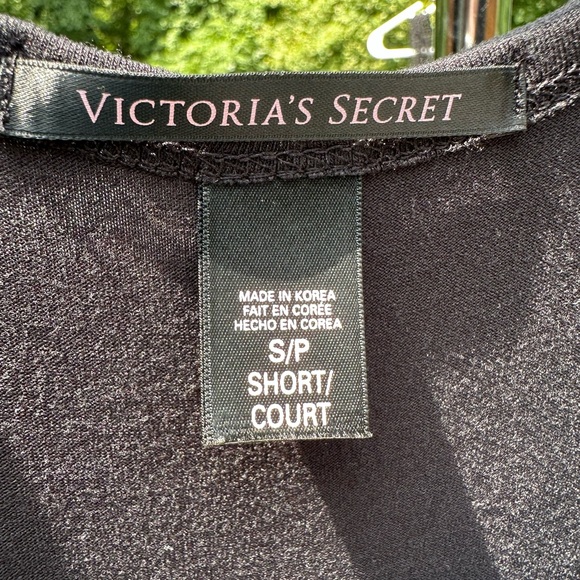 VICTORIA’S SECRET - Picture 4 of 4
